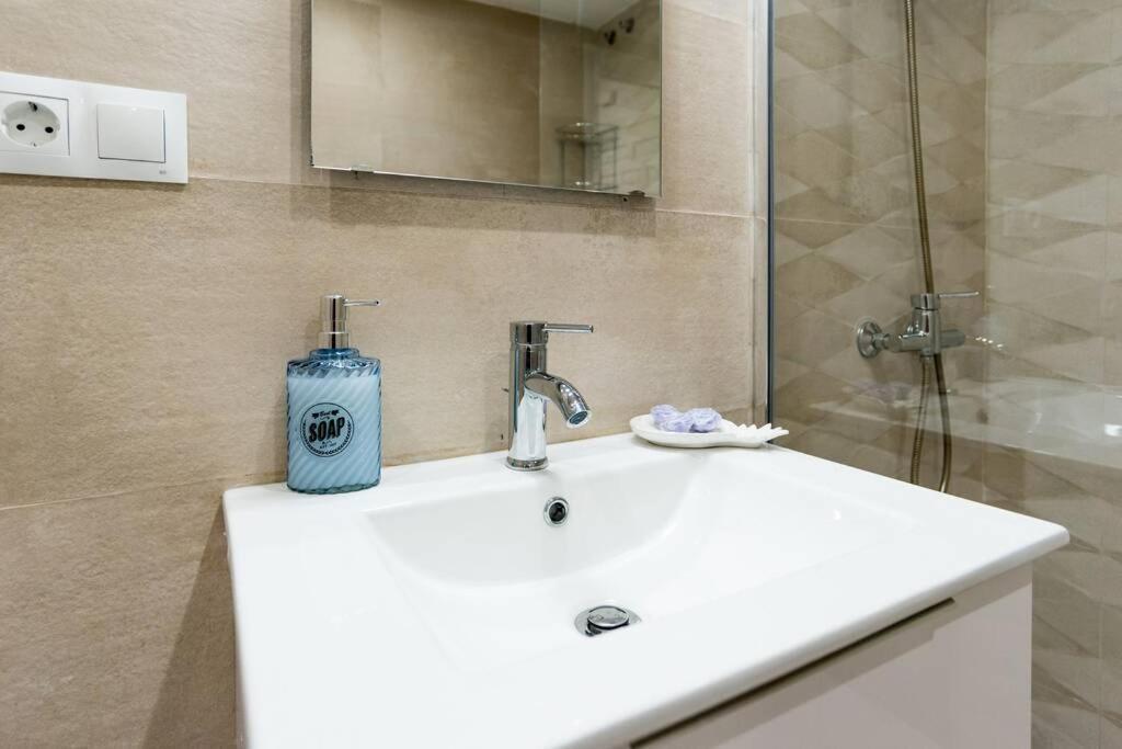 Sol Apartment - C&G Benal Beach Benalmádena Exterior foto